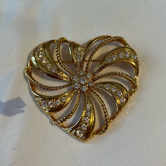 Beautiful heart brooch - Picture 1 of 2